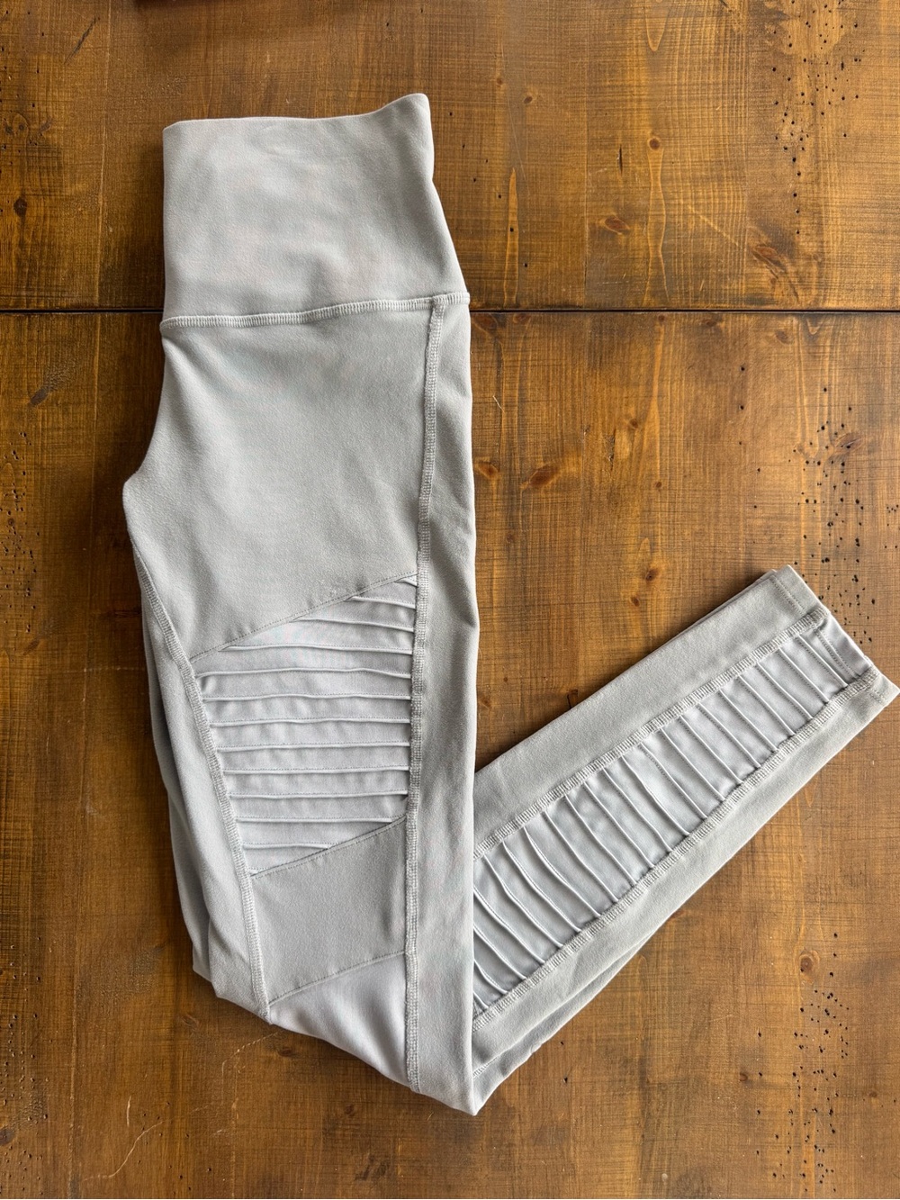 ALO Yoga Light Gray Alloy Moto Leggings